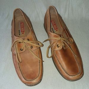 Pikolinos brown mocs style shoes